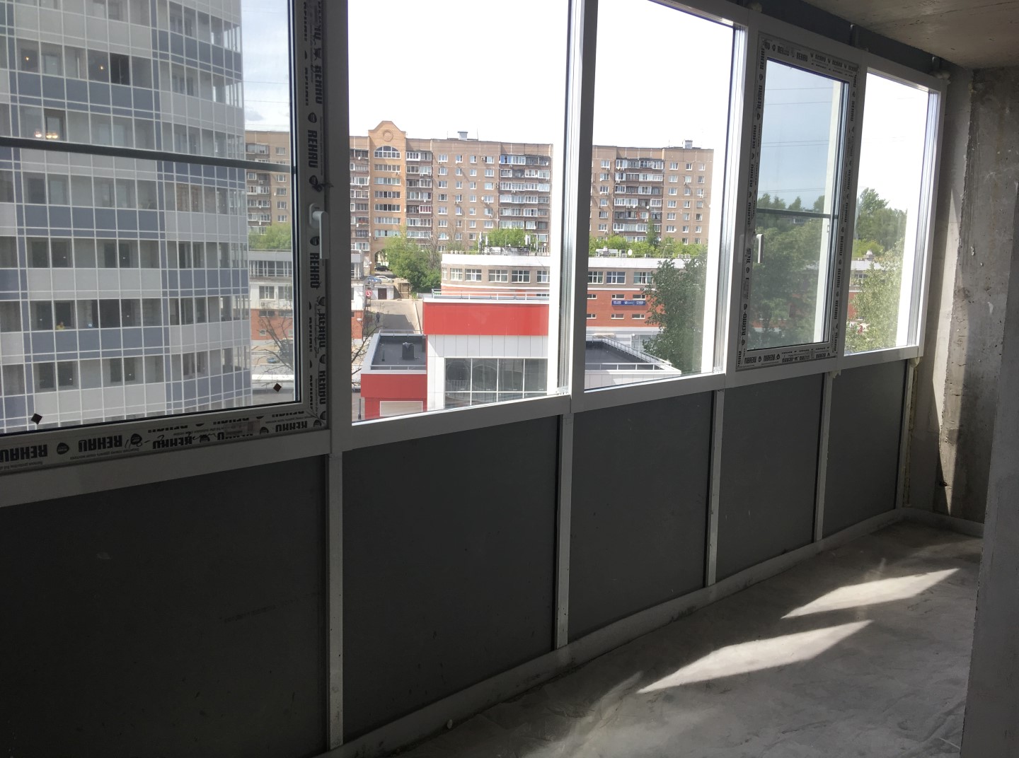 Утепленное витражное остекление, вид изнутри Утепленное витражное остекление, вид изнутри