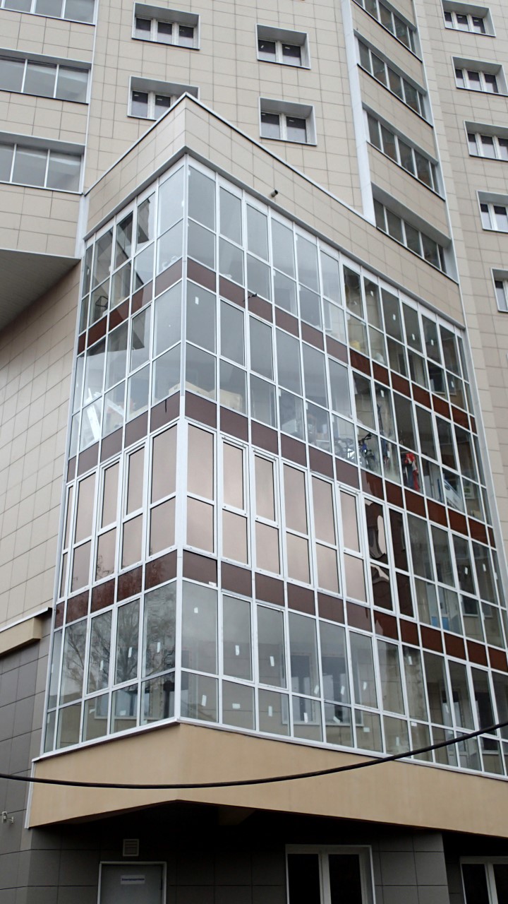 Замена холодного остекления на теплое. Вид снаружи. Замена холодного остекления на теплое. Вид снаружи.